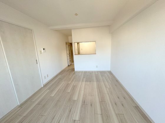 �y�����E���r���O�z�@