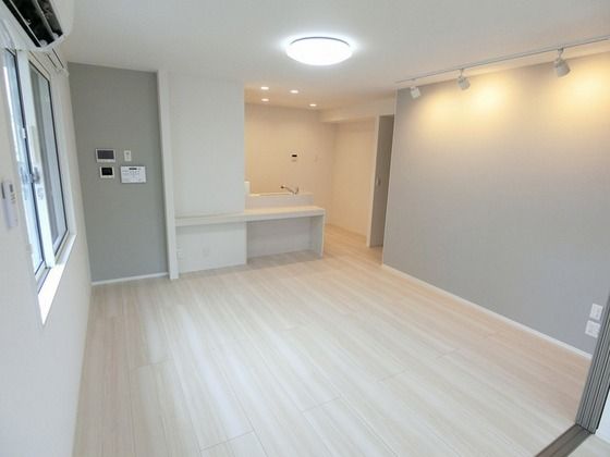 �y�����E���r���O�z�@