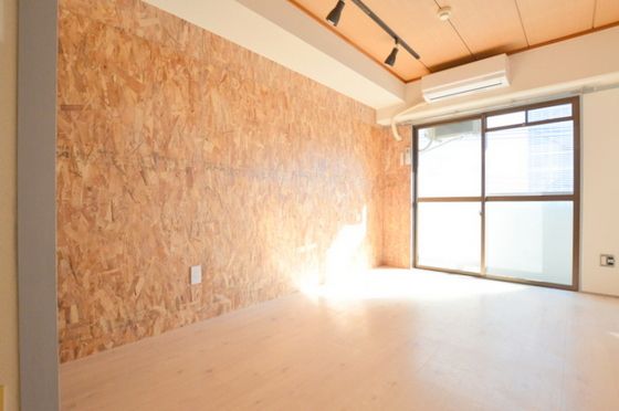 �y�����E���r���O�z�@