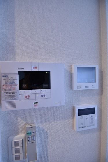 �y�Z�L�����e�B�z�@