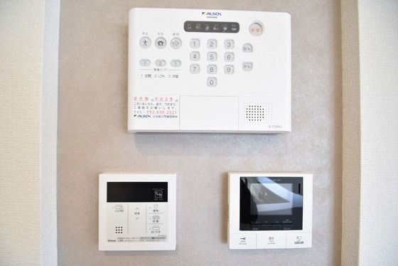 �y�Z�L�����e�B�z�@