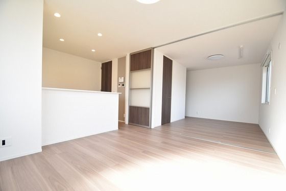 �y�����E���r���O�z�@