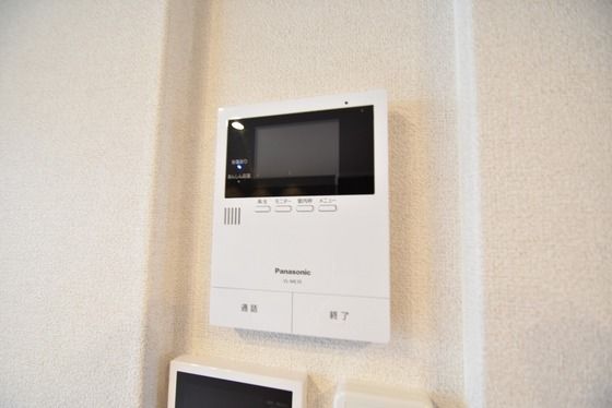 �y�Z�L�����e�B�z�@