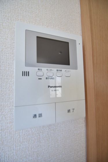 �y�Z�L�����e�B�z�@