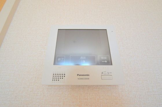 �y�Z�L�����e�B�z�@