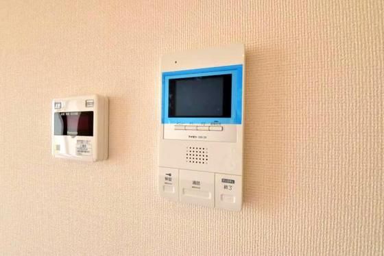 �y�Z�L�����e�B�z�@