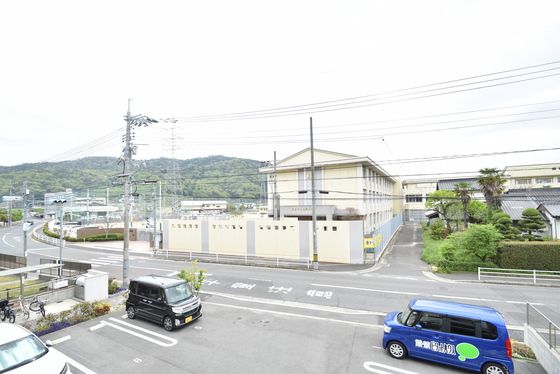 �y���]�z�@