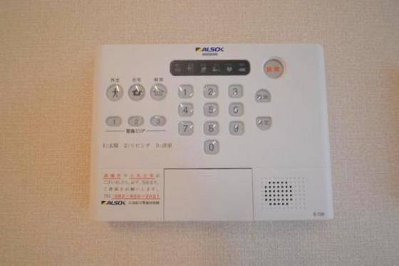 �y�Z�L�����e�B�z�@