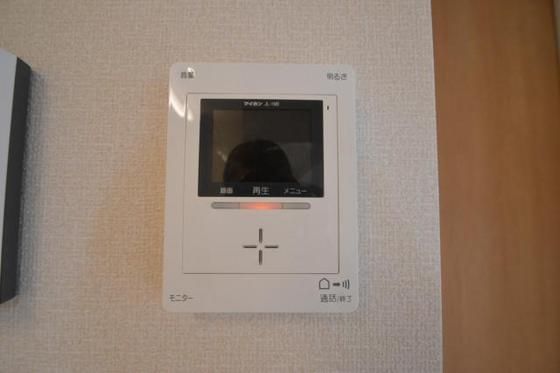 �y�Z�L�����e�B�z�@