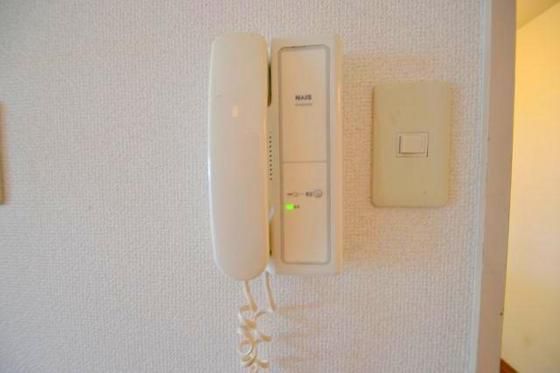 �y�Z�L�����e�B�z�@