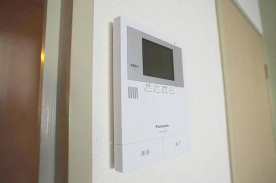 �y�Z�L�����e�B�z�@