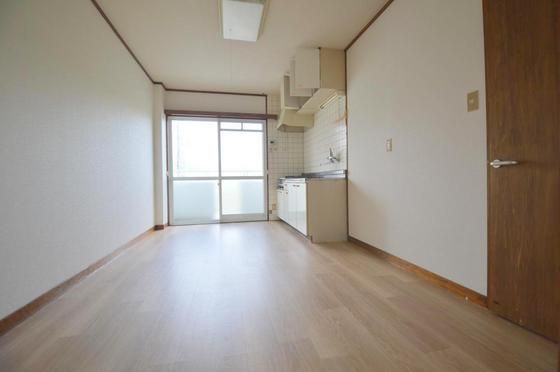 �y�����E���r���O�z�@