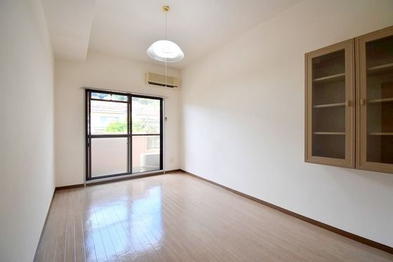 �y�����E���r���O�z�@