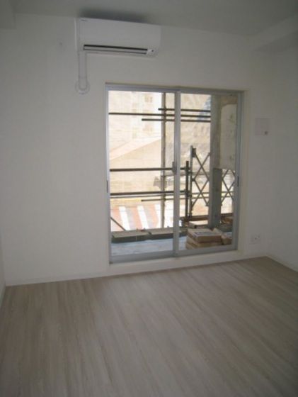 �y�����E���r���O�z�@