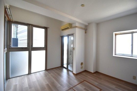 �y�����E���r���O�z�@