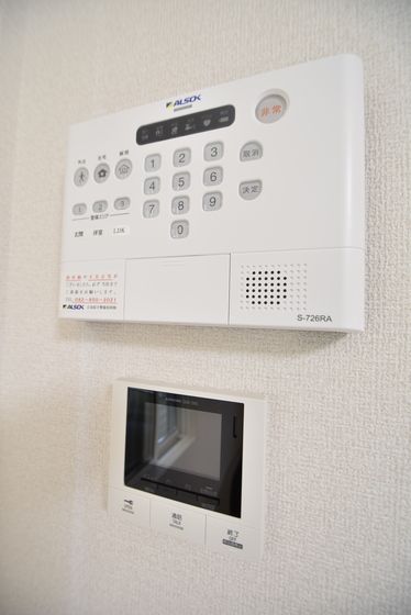 �y�Z�L�����e�B�z�@