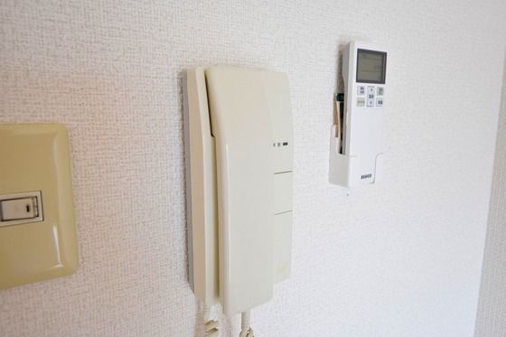 �y�Z�L�����e�B�z�@