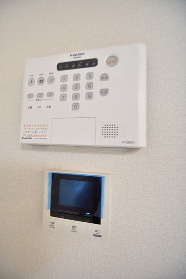 �y�Z�L�����e�B�z�@