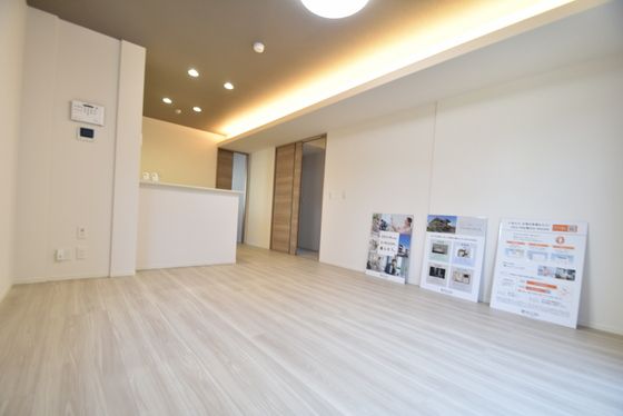 �y�����E���r���O�z�@