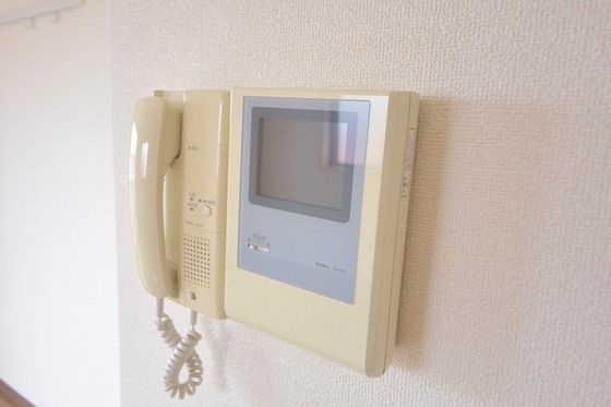 �y�Z�L�����e�B�z�@