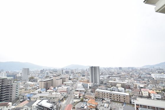 �y���]�z�@