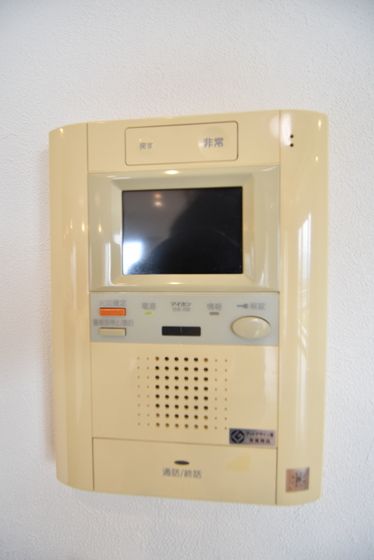 �y�Z�L�����e�B�z�@