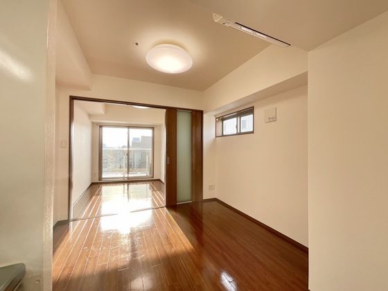 �y�����E���r���O�z�@