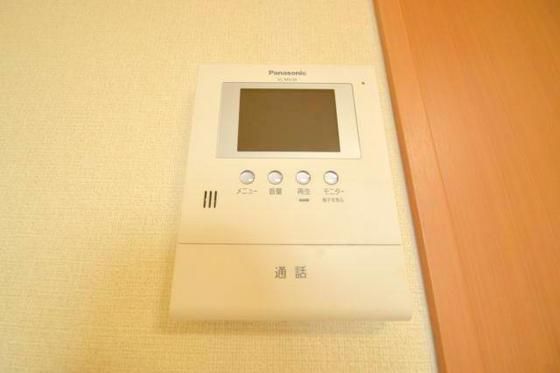 �y�Z�L�����e�B�z�@