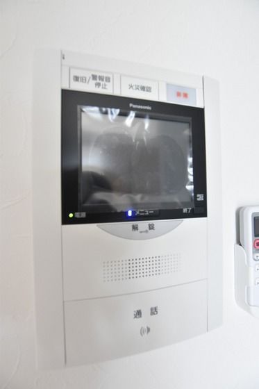 �y�Z�L�����e�B�z�@