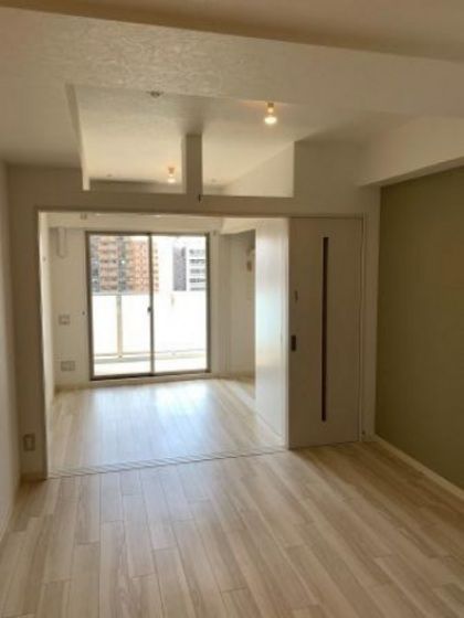 �y�����E���r���O�z�@