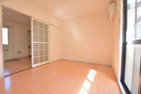 �y�����E���r���O�z�@