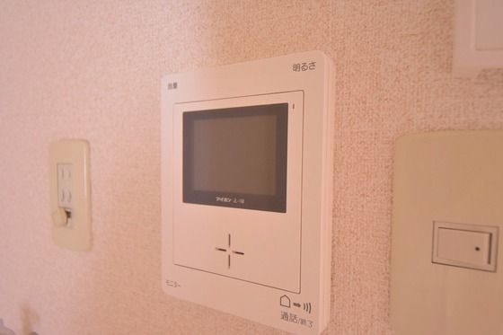 �y�Z�L�����e�B�z�@