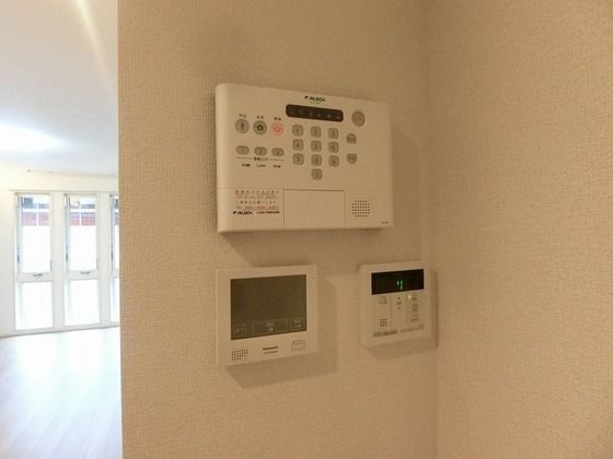 �y�Z�L�����e�B�z�@