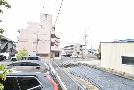 �y���]�z�@