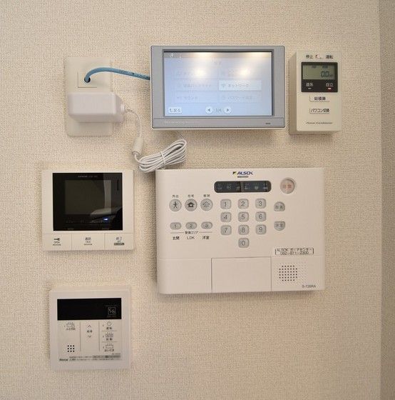 �y�Z�L�����e�B�z�@