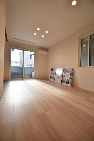 �y�����E���r���O�z�@