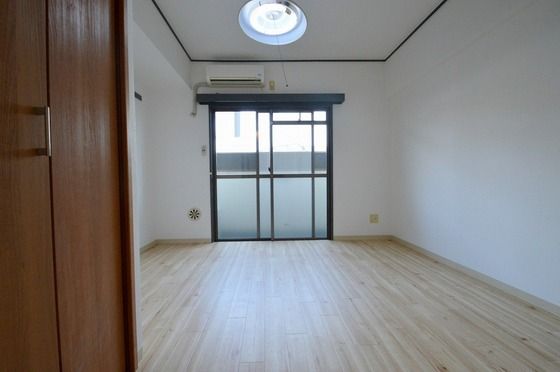 �y�����E���r���O�z�@�m��