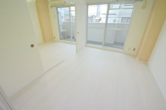 �y���̑������E�X�y�[�X�z�@�ʐ^�͑��̕����̕��ł��B����D��