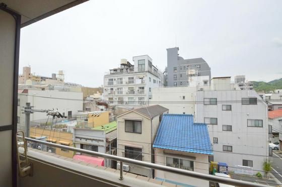 �y���]�z�@