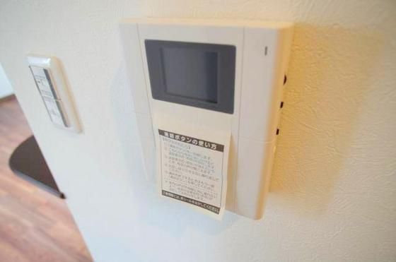 �y�Z�L�����e�B�z�@