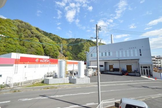 �y���]�z�@