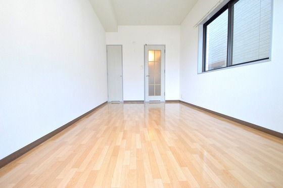 �y�����E���r���O�z�@