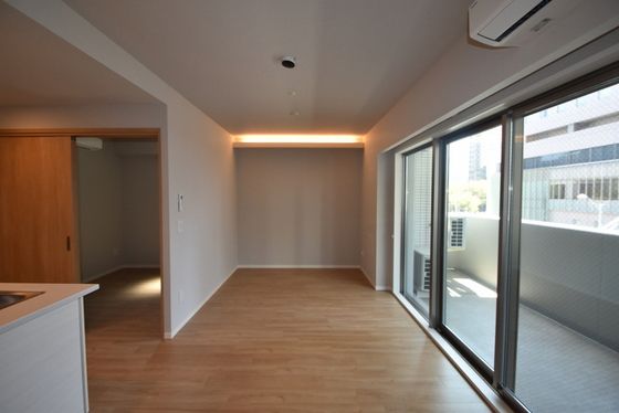 �y�����E���r���O�z�@