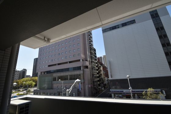 �y���]�z�@