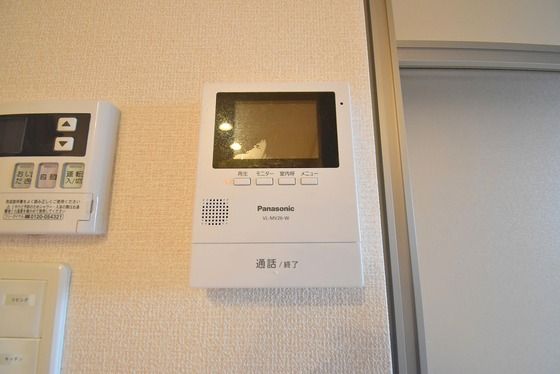 �y�Z�L�����e�B�z�@