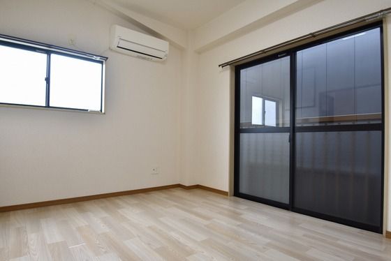 �y�����E���r���O�z�@