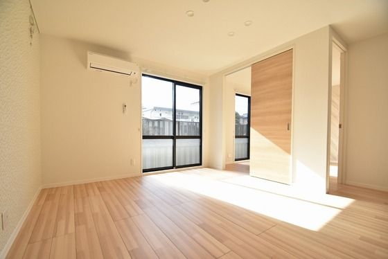 �y�����E���r���O�z�@