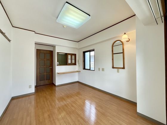 �y�����E���r���O�z�@