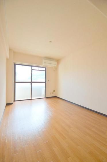 �y�����E���r���O�z�@