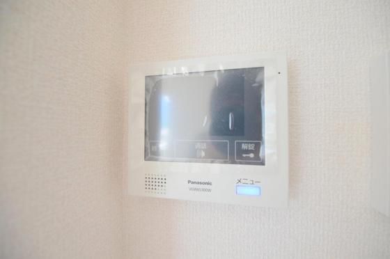 �y�Z�L�����e�B�z�@